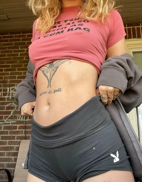 Kittycourty nus de stars du porno images