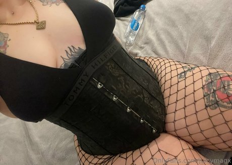 Juicymagx modèle gratuit photo