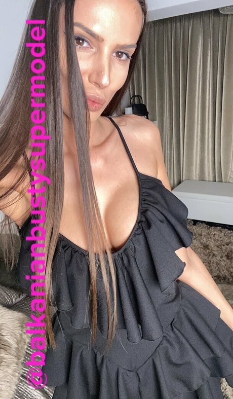 balkanianbustysupermodel étoile xxx images