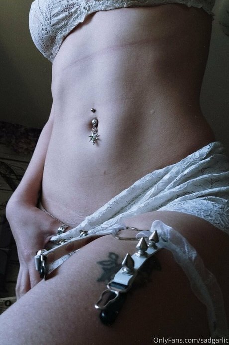 sadgarlic actrice sexy images