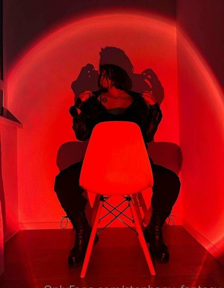 stephany fantasy étoile de l'art galerie