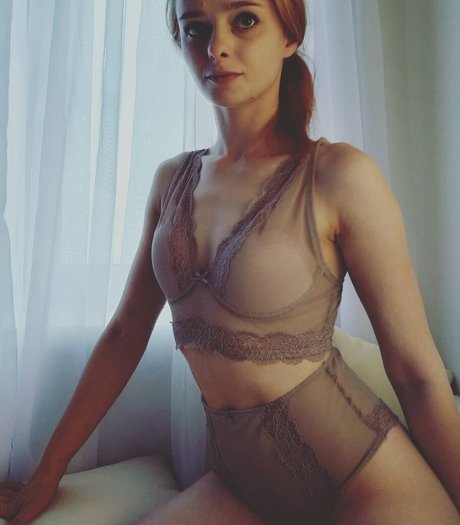 Effy s modèle pornographique galeries