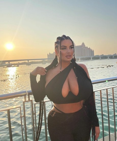 Mila Kokoscha actrice adulte collection