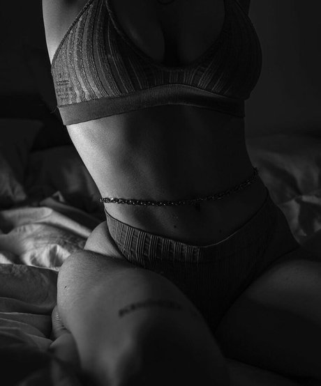 Caponce modèle artistique galeries