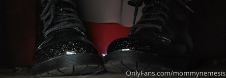 mommynemesis modèle exclusif galerie