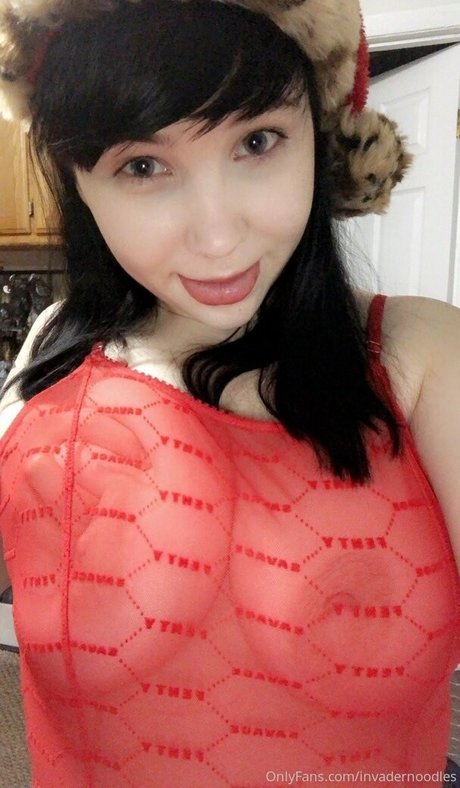 invadernoodles modèle érotique photo