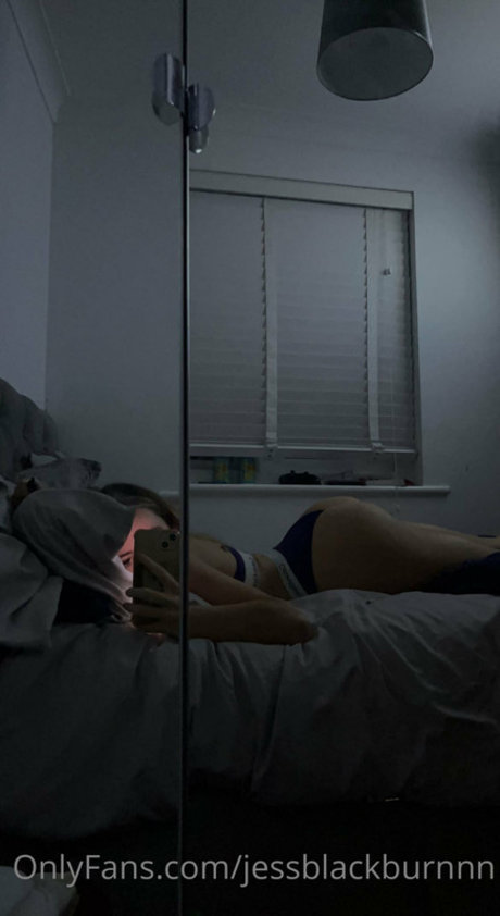 Jess Blackburn actrice sexy image