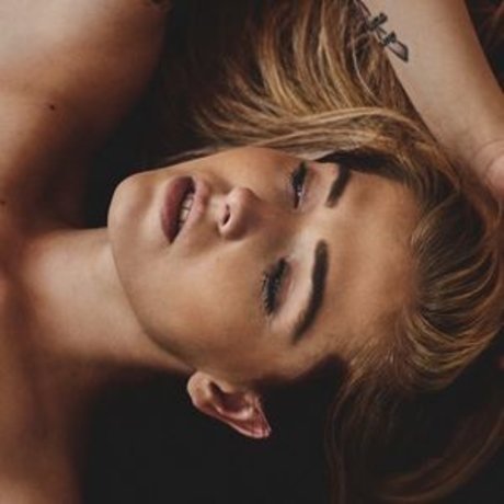 Xgirbe actrice adulte galeries