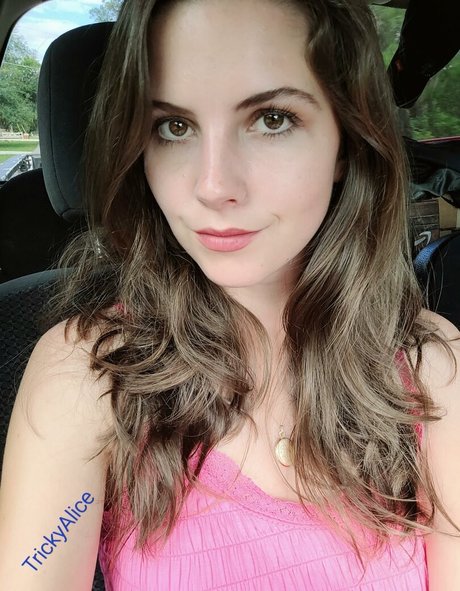 Trickyalice6 étoile adulte archive