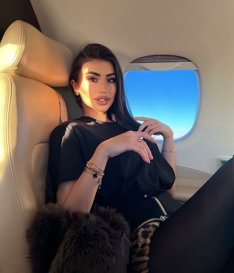 Lucrezia De Lellis modèle joli image