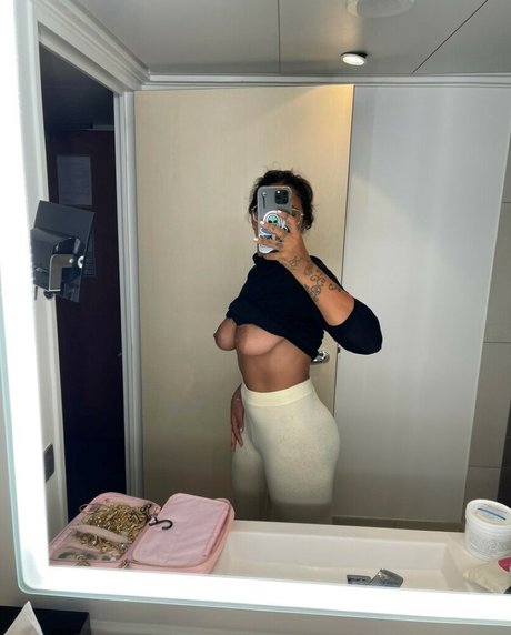 Tokischa Peralta modèle chaud image