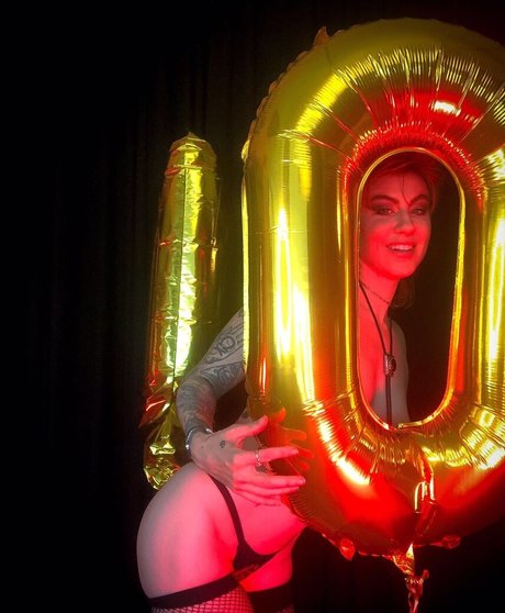 DanikaXIX star du porno érotique archive