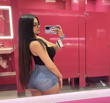 Suman Maria joli modèle des photos