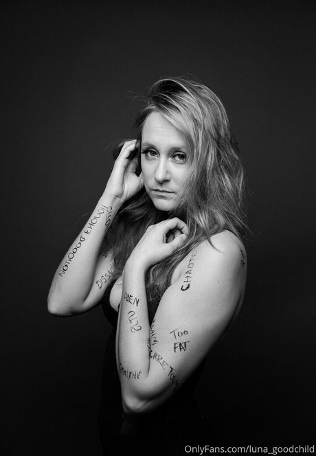 ébène courbée onlyfans sexe érotique images