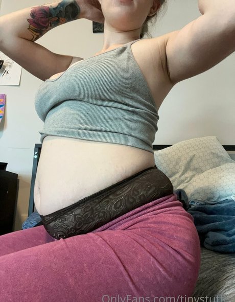 tinystuffer modèles nus images