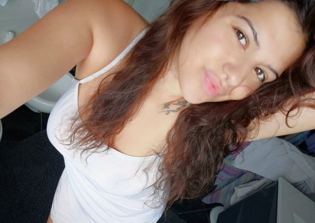 chatte ado onlyfans nu érotique images