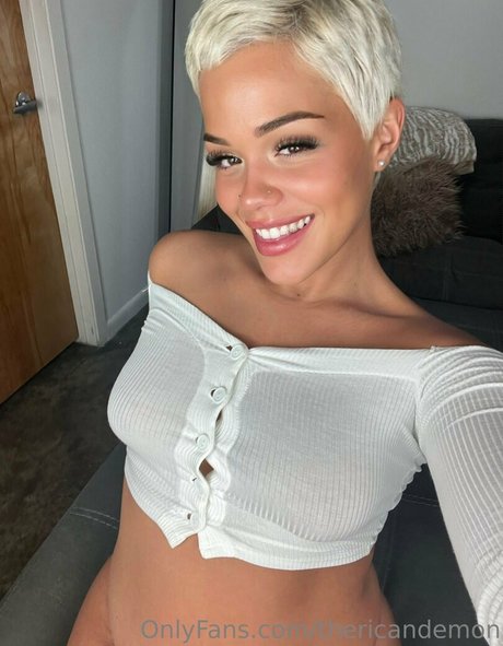 cowgirl alternative uniquementfans haut nu images