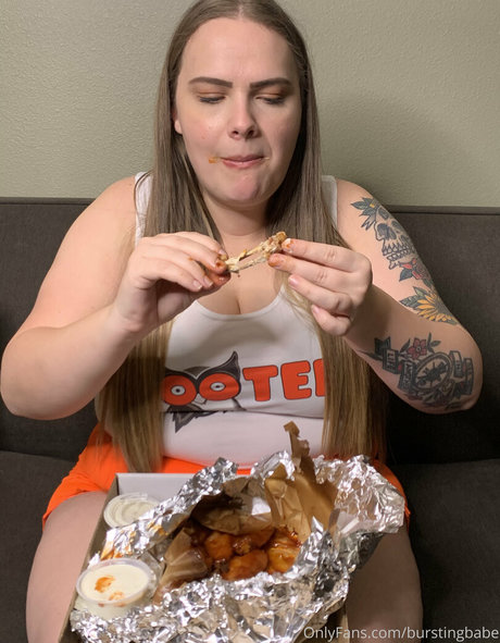 burstingbabe étoile nue img