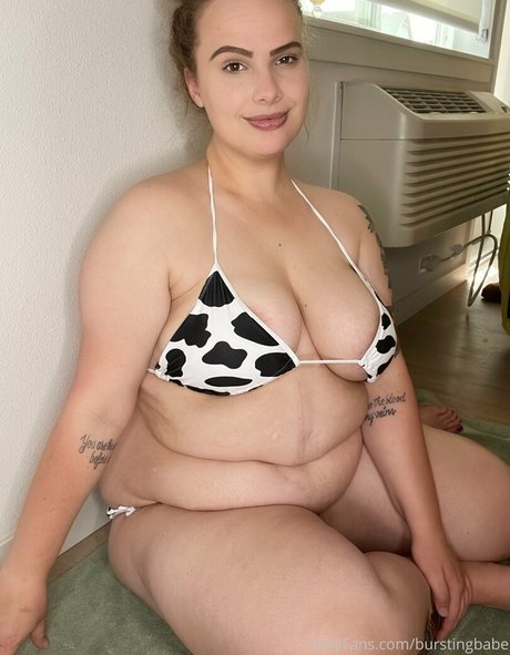 burstingbabe modèle joli des photos