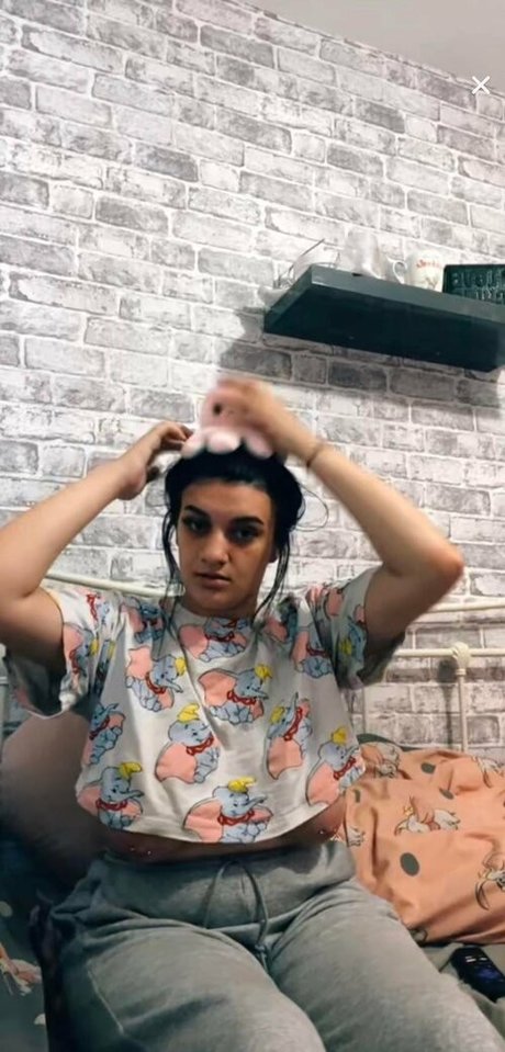 Chloe Ann Whitham modèle sexy img