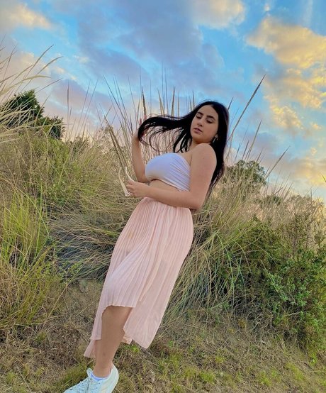 Danahe Vasquez haut modèle photos