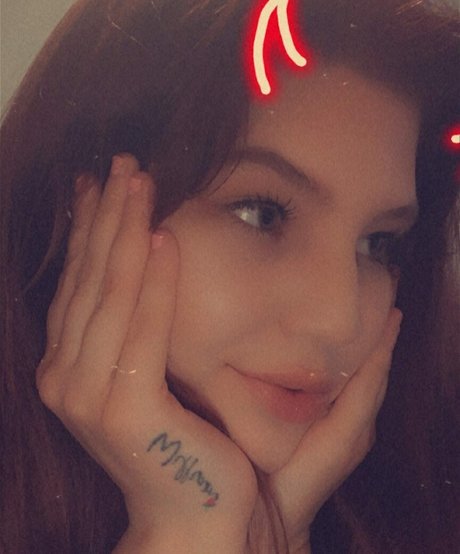 fans sociaux uniquement nue en haute qualité galeries