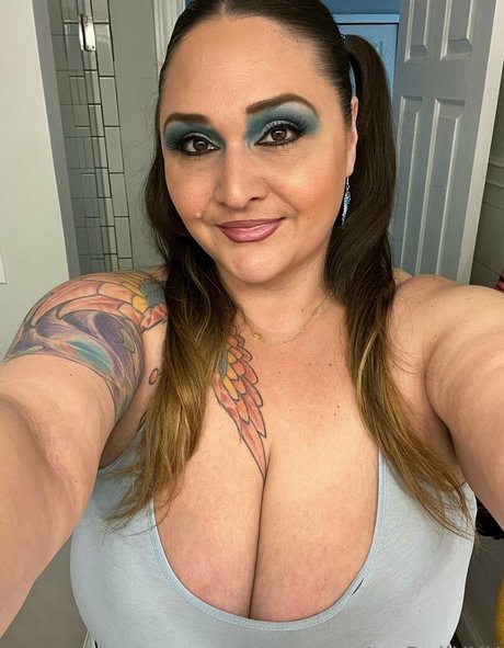 avadollxxx modèle nu photo