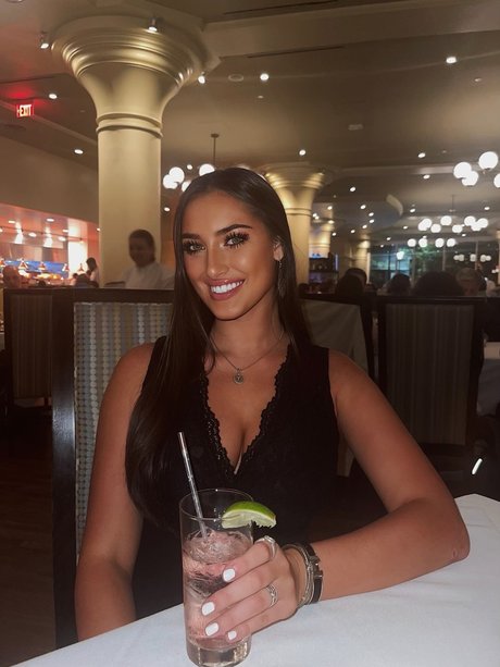 Taylor Alessi modèle érotique galerie