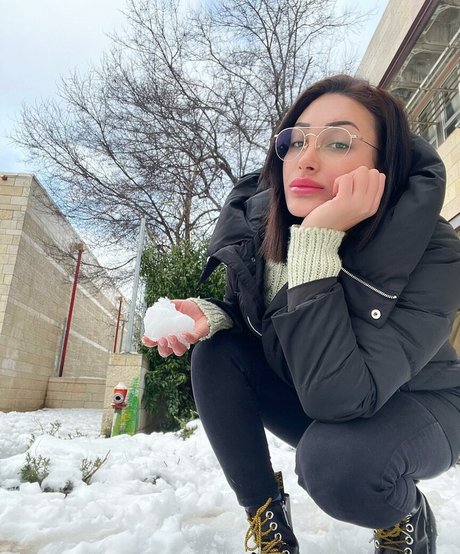 Chen Levi modèle nu image