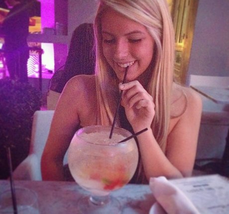 Noelle Starr nus étoiles images