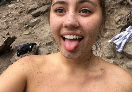 Lia Marie Johnson star du porno adulte archive