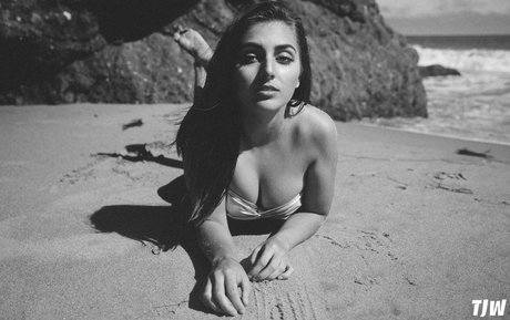 Emelia Hartford star pornographique images