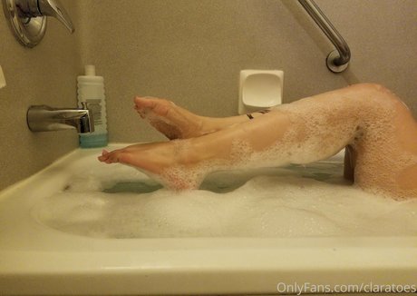 claratoes actrice pornographique photo