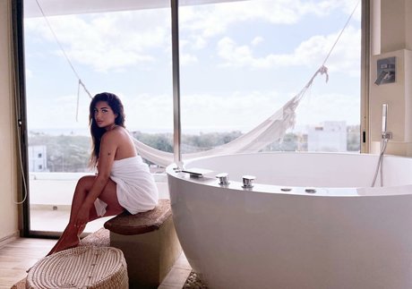 Helia Soltani haut de star du porno archive