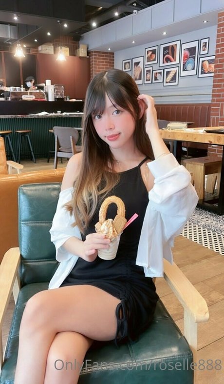 roselle888 jolie star du porno img