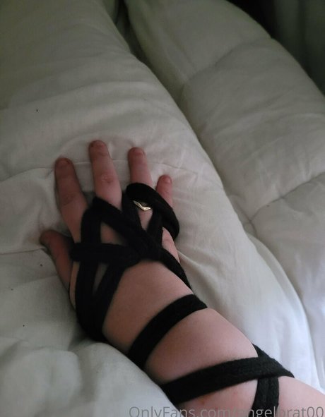 angelbrat00 modèle de haute qualité des photos