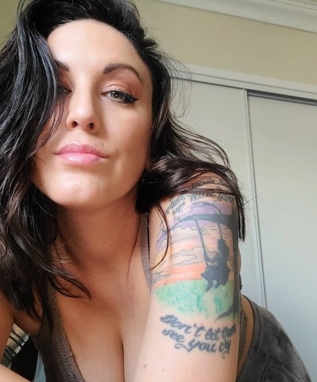 Evil Little Creature sexe star galeries