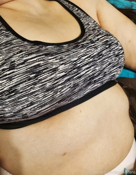 deathlyfans jolie star du porno photos