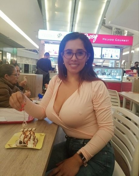 Vivi Becerra nus de stars du porno image