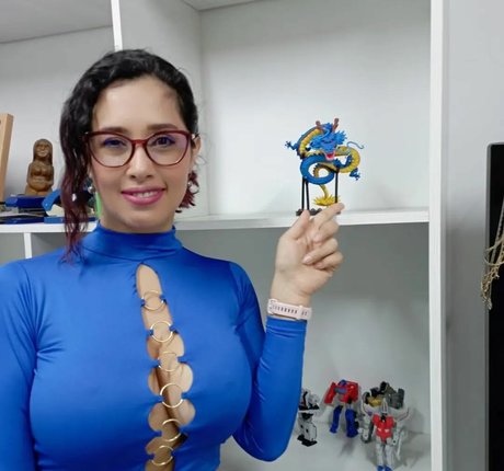 Vivi Becerra actrice chaude galeries