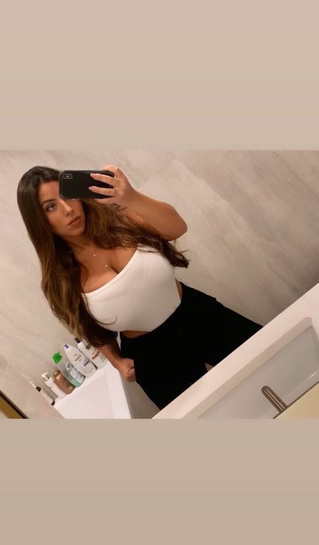 Tami Bar modèle chaud images