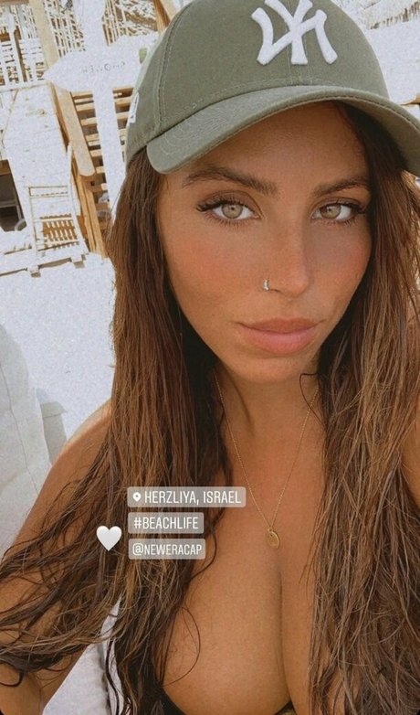 Tami Bar star du porno nue collection