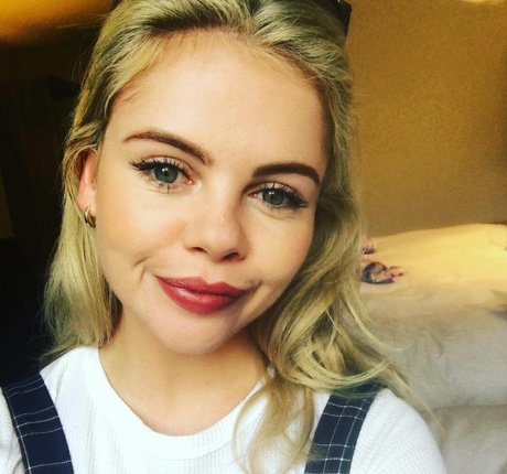 Saoirse Monica Jackson étoile de haute qualité galeries