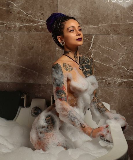 Yagmur Simsek art modèle galerie