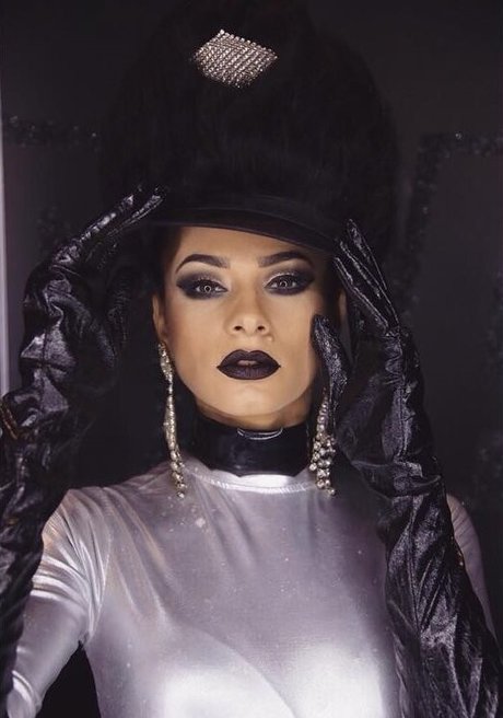 AndreeaNicoletaDinu modèle érotique img