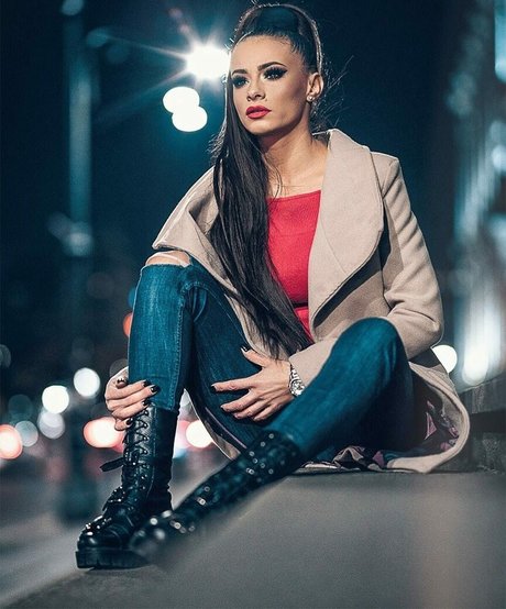 AndreeaNicoletaDinu étoile chaude image