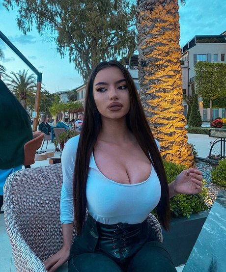 Kristina Djedovic joli modèle photo