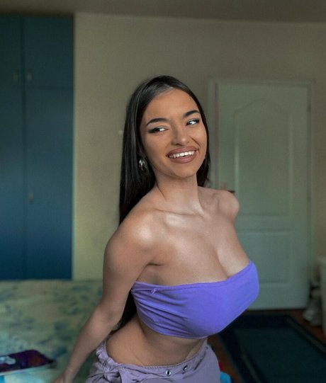 Kristina Djedovic belle étoile des photos