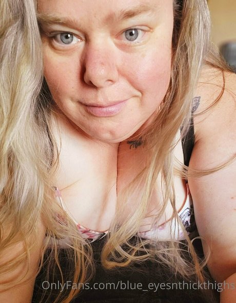 blue eyesnthickthighs art étoile galeries