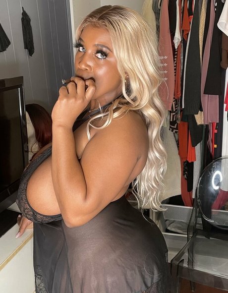 clubmaseratixxx étoile sexy des photos